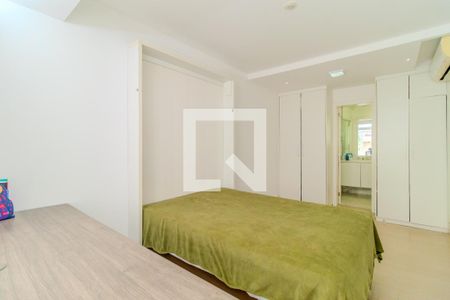 Casa de condomínio à venda com 364m², 4 quartos e 2 vagas Casa de condomínio à venda com 364m², 4 quartos e 2 vagasQuarto 3