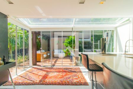 Casa de condomínio à venda com 364m², 4 quartos e 2 vagas Casa de condomínio à venda com 364m², 4 quartos e 2 vagasQuintal