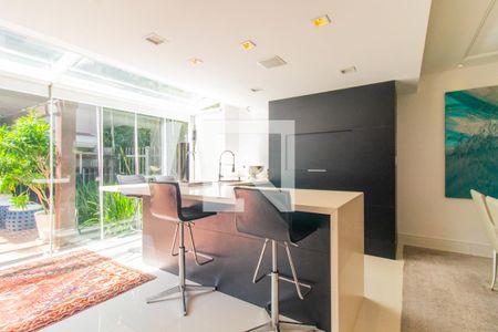 Casa de condomínio à venda com 364m², 4 quartos e 2 vagas Casa de condomínio à venda com 364m², 4 quartos e 2 vagasChurrasqueira