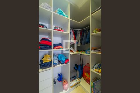 Casa de condomínio à venda com 364m², 4 quartos e 2 vagas Casa de condomínio à venda com 364m², 4 quartos e 2 vagasQuarto 2