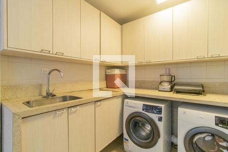 Casa de condomínio à venda com 364m², 4 quartos e 2 vagas Casa de condomínio à venda com 364m², 4 quartos e 2 vagasÁrea de Serviço