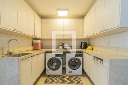 Casa de condomínio à venda com 364m², 4 quartos e 2 vagas Casa de condomínio à venda com 364m², 4 quartos e 2 vagasÁrea de Serviço