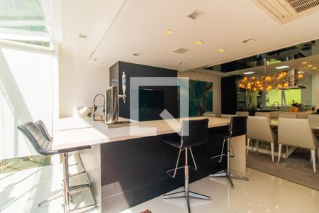 Casa de condomínio à venda com 364m², 4 quartos e 2 vagas Casa de condomínio à venda com 364m², 4 quartos e 2 vagasChurrasqueira