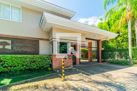 Casa de condomínio à venda com 364m², 4 quartos e 2 vagas Casa de condomínio à venda com 364m², 4 quartos e 2 vagasFachada