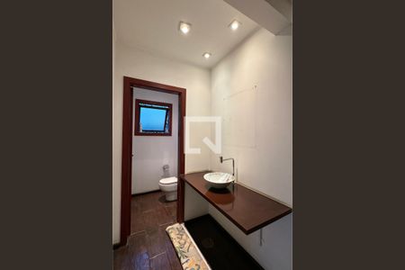 Lavabo de casa de condomínio para alugar com 2 quartos, 300m² em Residencial Morada dos Pássaros-aldeia da Serra, Barueri