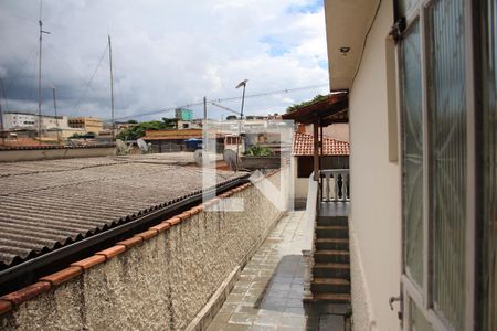 Quintal de casa à venda com 3 quartos, 200m² em Lindéia, Contagem