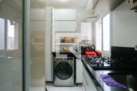 Cozinha de apartamento à venda com 2 quartos, 56m² em Humaitá, Porto Alegre