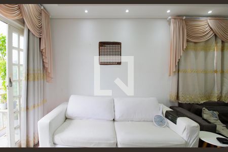 Sala de casa de condomínio para alugar com 3 quartos, 133m² em Jardim Rio das Pedras, Cotia