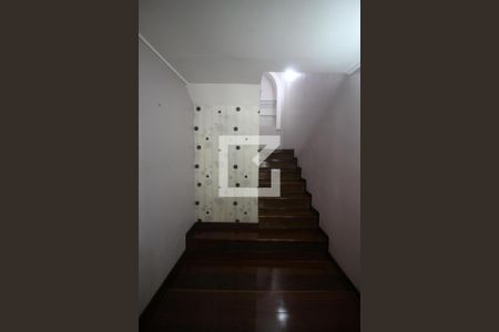 Escada de casa para alugar com 4 quartos, 500m² em Jardim Marajoara, São Paulo