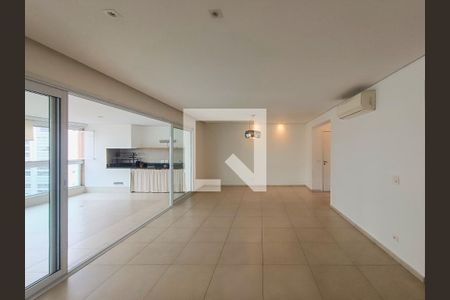 Sala de apartamento à venda com 3 quartos, 153m² em Vila Romana, São Paulo