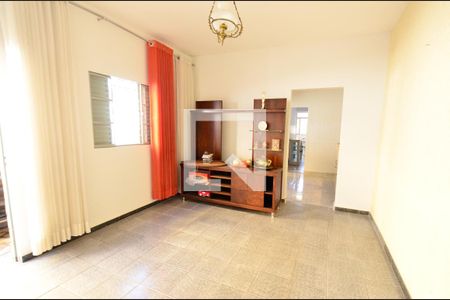 Casa à venda com 186m², 1 quarto e 2 vagasSala