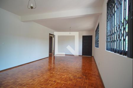 Casa à venda com 250m², 3 quartos e 4 vagasSala