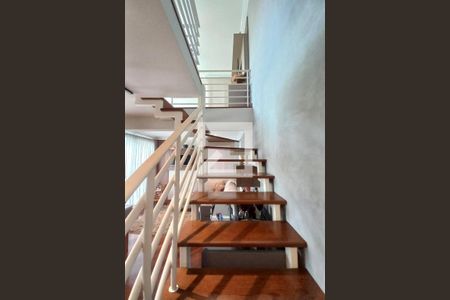 Escada  de apartamento à venda com 1 quarto, 70m² em Cambuí, Campinas