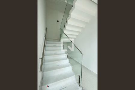 Escada de casa de condomínio à venda com 4 quartos, 356m² em Residencial Burle Marx, Santana de Parnaíba