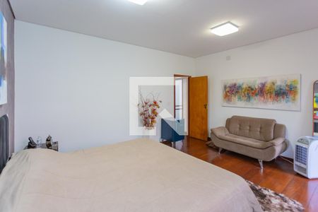 Casa à venda com 450m², 4 quartos e 4 vagas Casa à venda com 450m², 4 quartos e 4 vagasSuíte