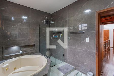 Casa à venda com 450m², 4 quartos e 4 vagas Casa à venda com 450m², 4 quartos e 4 vagasBanheiro da Suíte