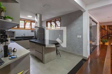 Casa à venda com 450m², 4 quartos e 4 vagas Casa à venda com 450m², 4 quartos e 4 vagasCozinha