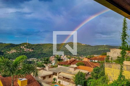 Casa à venda com 450m², 4 quartos e 4 vagas Casa à venda com 450m², 4 quartos e 4 vagasVista