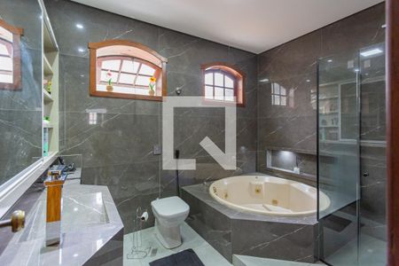 Casa à venda com 450m², 4 quartos e 4 vagas Casa à venda com 450m², 4 quartos e 4 vagasBanheiro da Suíte