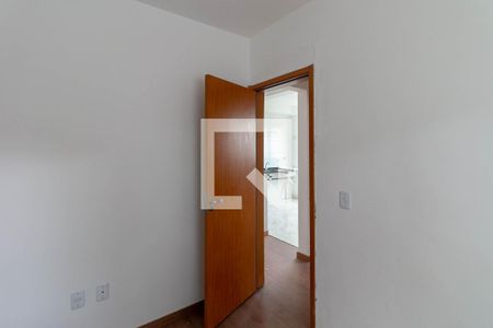 Quarto 1  de apartamento para alugar com 2 quartos, 52m² em Arvoredo, Contagem