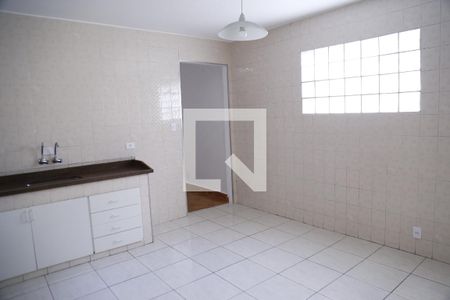 Cozinha de casa para alugar com 1 quarto, 50m² em Vila Cavaton, São Paulo