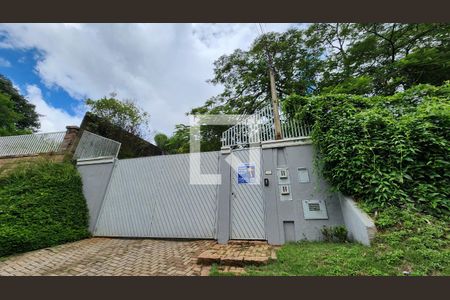 Casa de condomínio à venda com 600m², 4 quartos e 15 vagas Casa de condomínio à venda com 600m², 4 quartos e 15 vagasFachada