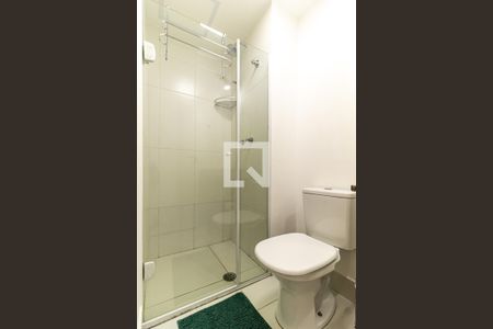 Banheiro de kitnet/studio para alugar com 1 quarto, 21m² em República, São Paulo