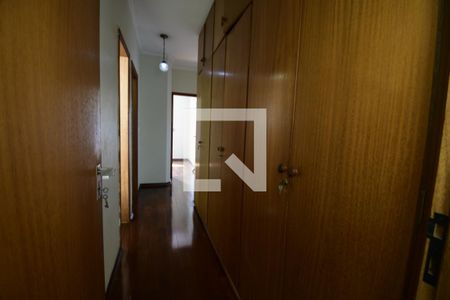 Corredor de apartamento à venda com 4 quartos, 150m² em Jardim Chapadão, Campinas