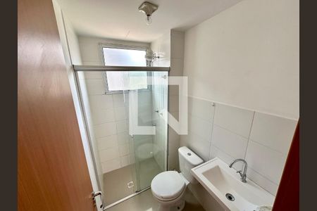 Banheiro de apartamento à venda com 2 quartos, 45m² em Vila Nova, Porto Alegre