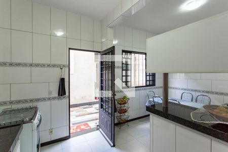 Cozinha de casa à venda com 3 quartos, 230m² em Piratininga, Belo Horizonte