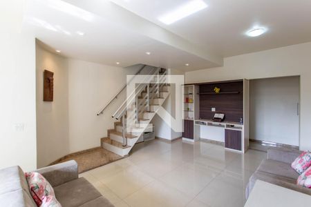 Sala de casa à venda com 3 quartos, 230m² em Piratininga, Belo Horizonte