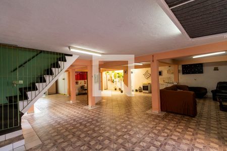 Casa à venda com 316m², 3 quartos e 5 vagas Casa à venda com 316m², 3 quartos e 5 vagasGaragem