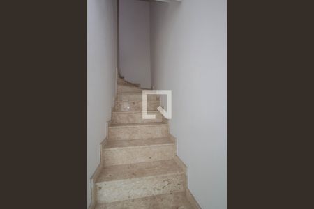 Escada de casa para alugar com 2 quartos, 390m² em Vila Pirituba, São Paulo