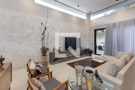 Sala de TV de casa de condomínio à venda com 4 quartos, 320m² em Vila Castela, Nova Lima