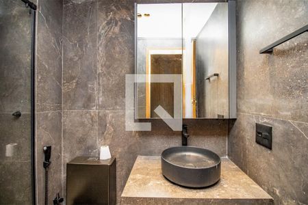 Banheiro; Cuba e espelho  de apartamento à venda com 1 quarto, 38m² em Moema, São Paulo