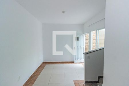Sala de casa para alugar com 2 quartos, 100m² em Vila Kosmos, Rio de Janeiro