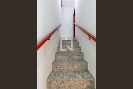 Escada de casa à venda com 3 quartos, 127m² em Vila Taquari, São Paulo