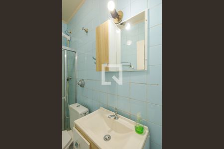 Banheiro de kitnet/studio para alugar com 1 quarto, 32m² em Vila Ipiranga, Porto Alegre