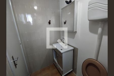 Banheiro de kitnet/studio para alugar com 1 quarto, 29m² em Centro, São Leopoldo