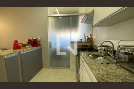 Cozinha de apartamento à venda com 3 quartos, 71m² em Estoril, Belo Horizonte