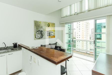 Sala de apartamento para alugar com 1 quarto, 44m² em Indianópolis, São Paulo