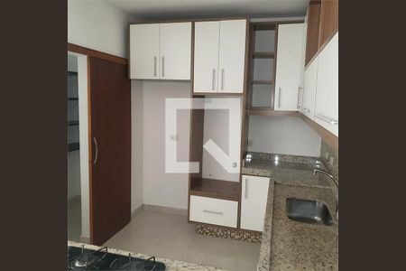 Casa à venda com 3 quartos, 206m² em Vila Prudente, São Paulo