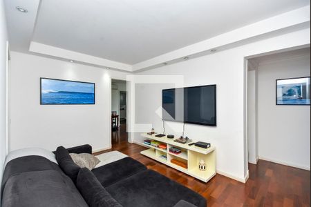 Sala de TV de apartamento à venda com 4 quartos, 220m² em Alto de Pinheiros, São Paulo