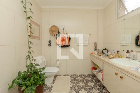Apartamento à venda com 320m², 5 quartos e 3 vagas Apartamento à venda com 320m², 5 quartos e 3 vagasBanheiro da Suíte 1