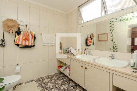 Apartamento à venda com 320m², 5 quartos e 3 vagas Apartamento à venda com 320m², 5 quartos e 3 vagasBanheiro da Suíte 1