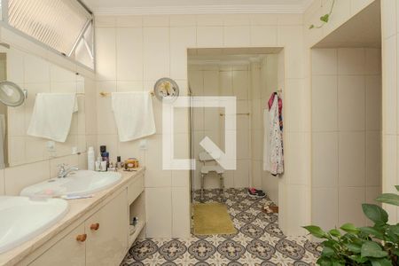 Apartamento à venda com 320m², 5 quartos e 3 vagas Apartamento à venda com 320m², 5 quartos e 3 vagasBanheiro da Suíte 1