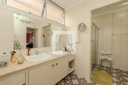Apartamento à venda com 320m², 5 quartos e 3 vagas Apartamento à venda com 320m², 5 quartos e 3 vagasBanheiro da Suíte 1