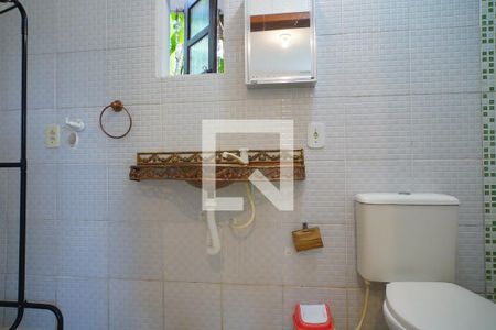 Banheiro de casa de condomínio para alugar com 1 quarto, 25m² em Rio Tavares, Florianópolis