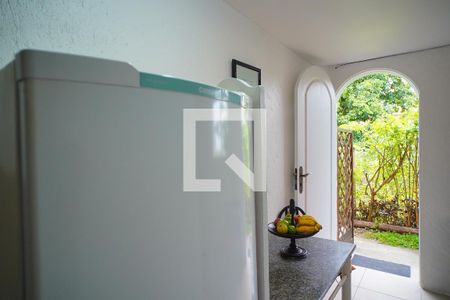 Cozinha - geladeira  de casa de condomínio para alugar com 1 quarto, 25m² em Rio Tavares, Florianópolis