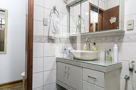 Banheiro de apartamento à venda com 3 quartos, 70m² em Petrópolis, Porto Alegre